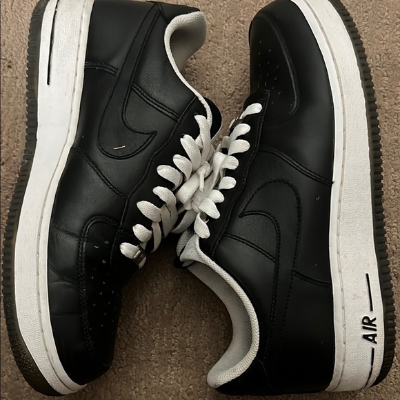 Nike Air Force 1 07 gum sole Black and White Sneakers Timeless Design - Picture 4 of 9